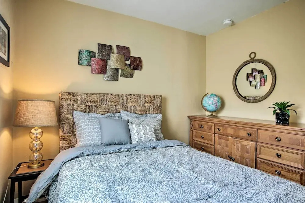 Ft. Lauderdale Townhome on Canal - 3 Mi. to Beach!