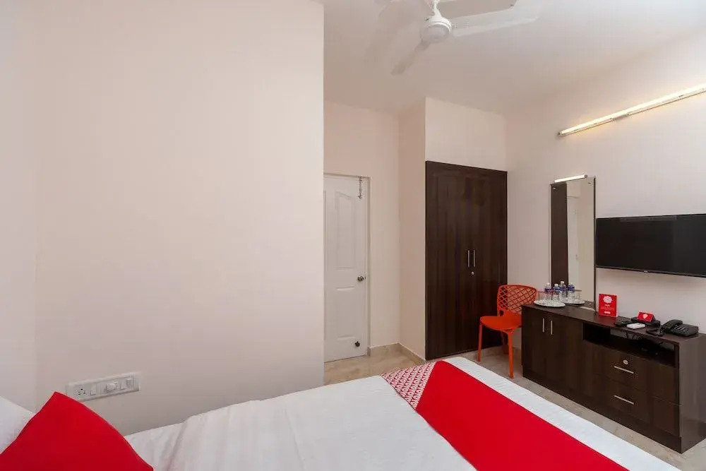 OYO 24641 Tulip Residence