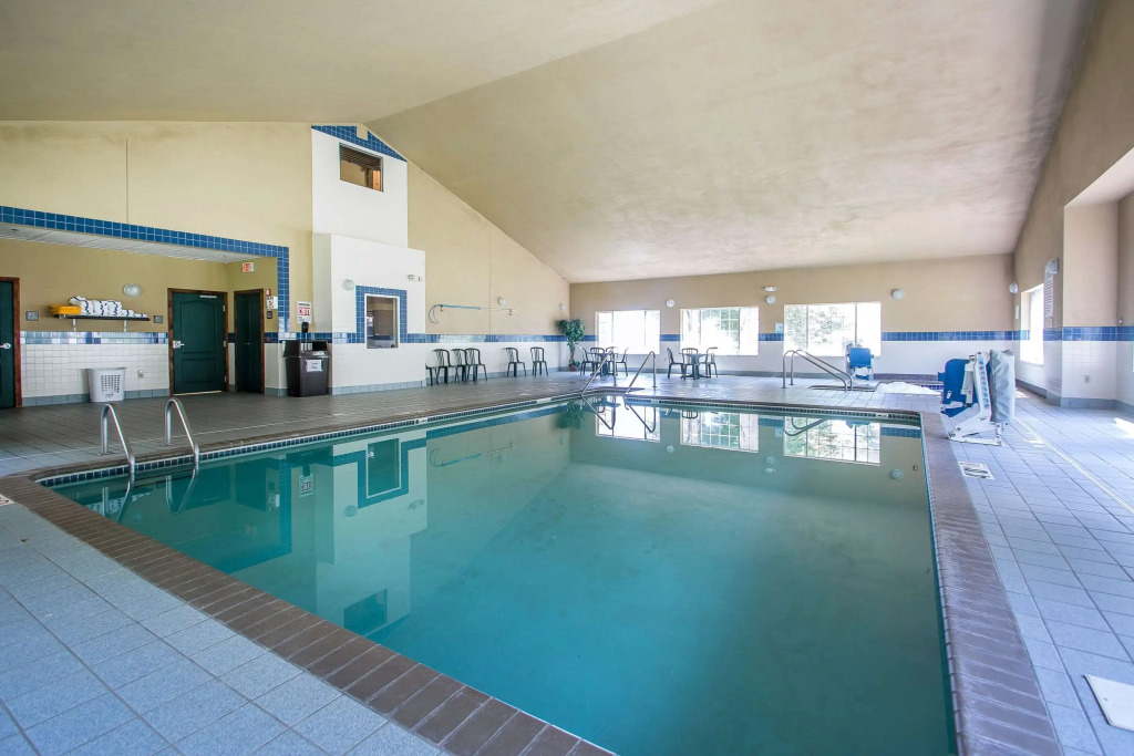 Quality Inn & Suites East Troy I-43