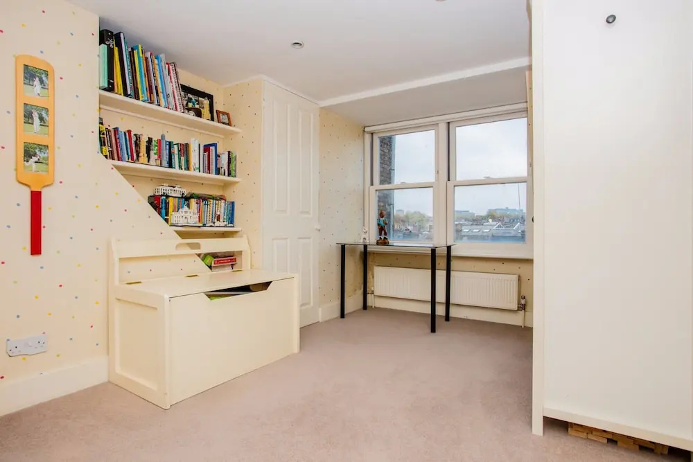 5 Bedroom Home in West London