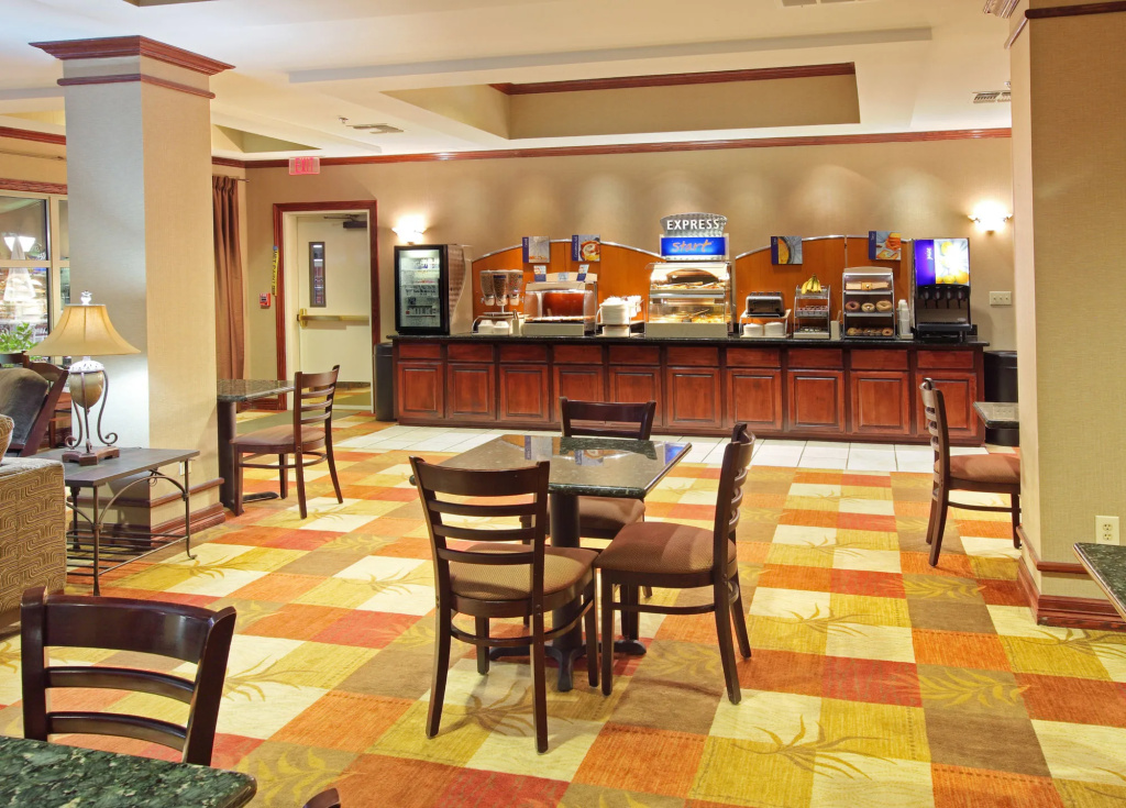 Holiday Inn Express Hotel and Suites Shreveport South Park Plaza by IHG