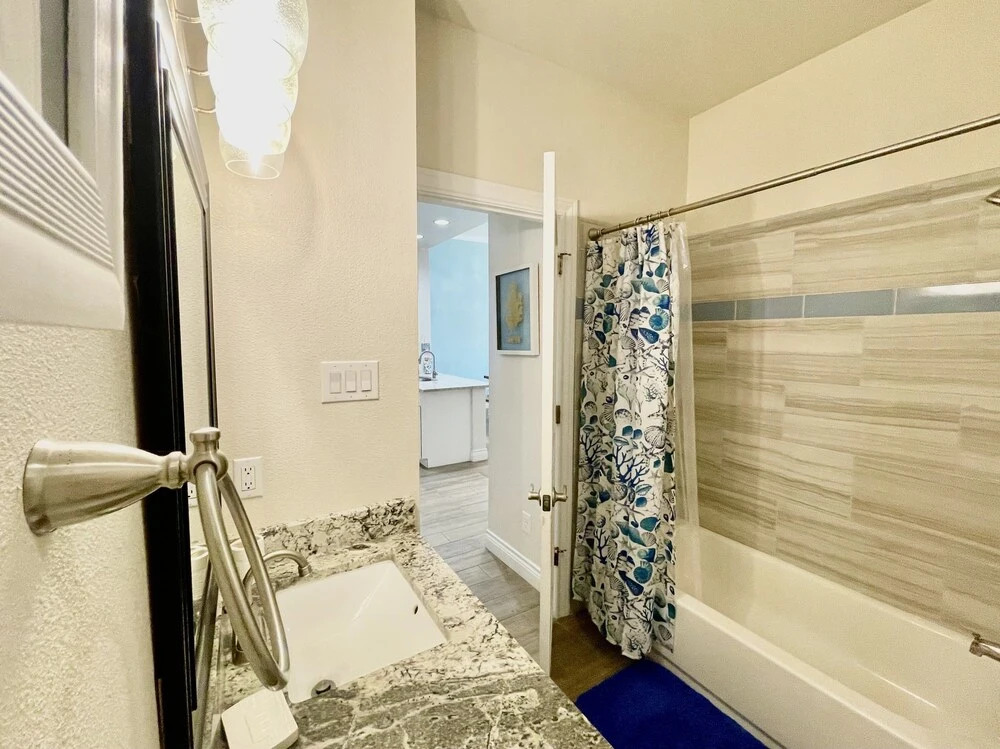 A Wave From It All 2 Bedroom Townhouse by Redawning