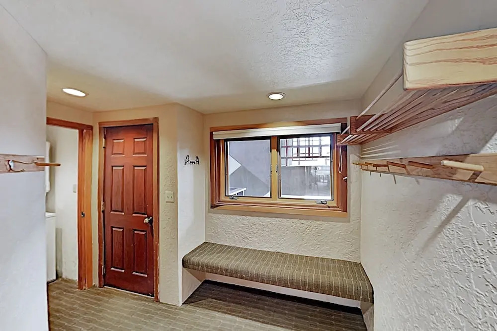 15tru5ai 3 Bedroom Condo