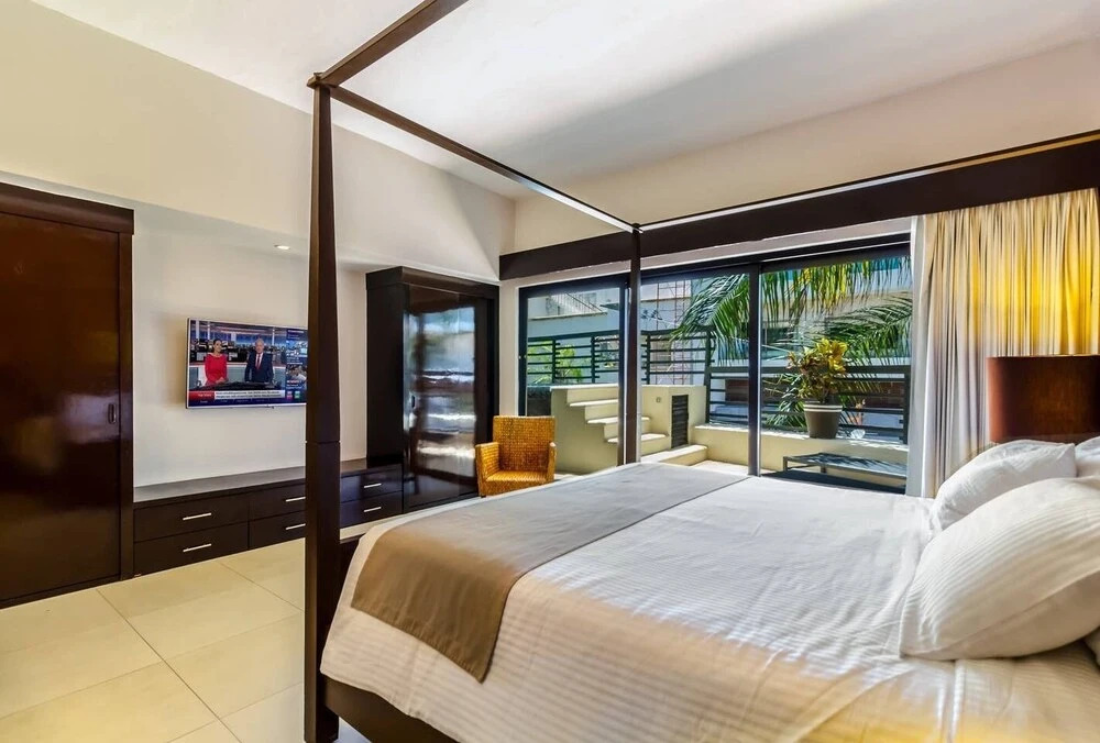 Beachfront! Luxury! 2 BR, W/ Plunge Pool. Paradise
