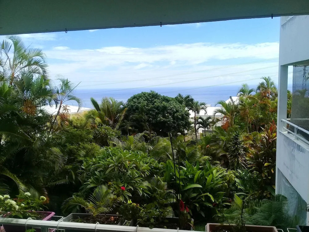 Apartment With one Bedroom in Sainte Clotilde, With Furnished Terrace and Wifi