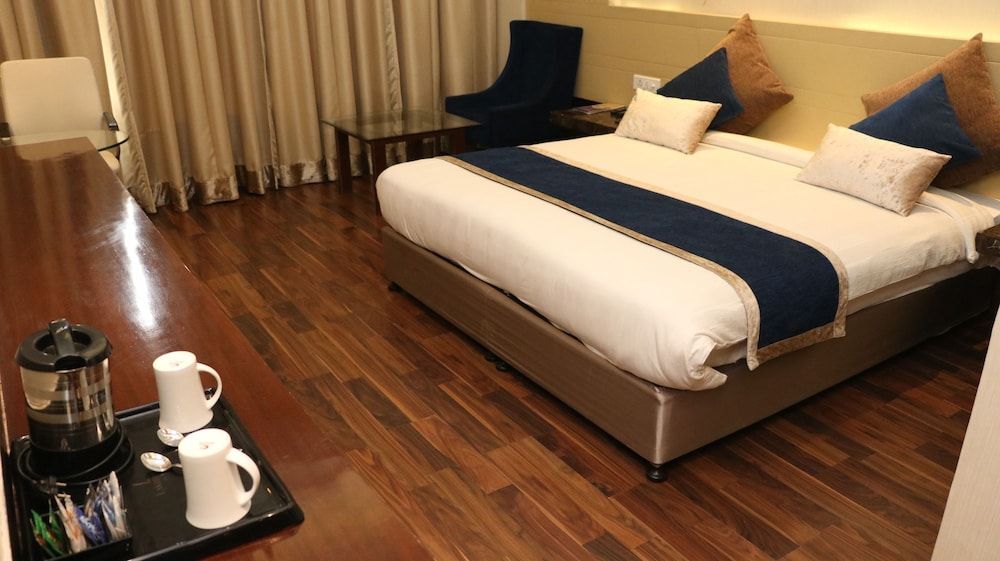 Hotel Lakhdatar