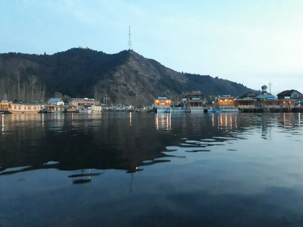Badyari Palace Group of Houseboat