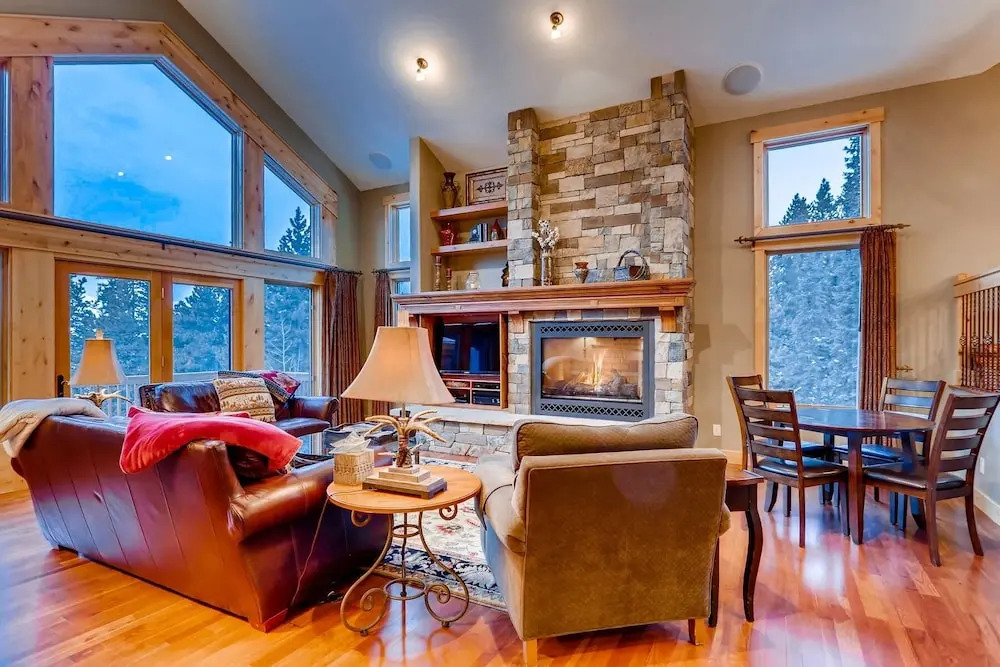 Nangle Woods  4 Bedroom Townhouse by RedAwning