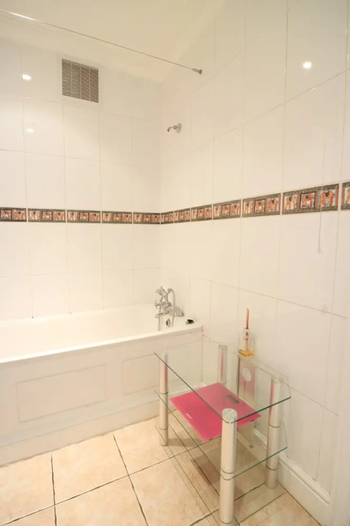 2 Bedroom Flat Near Angel