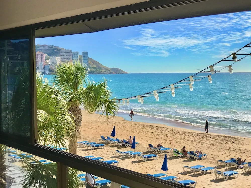 Levante Seafront Beach Apartment