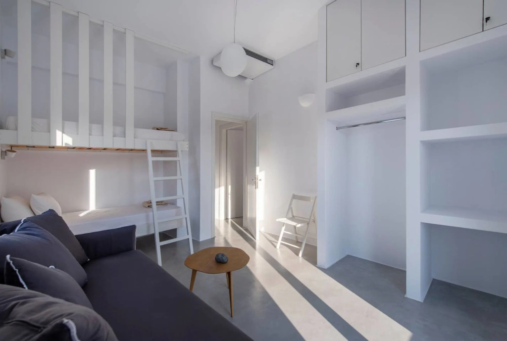 Parikia s Crossroad 3 Bedroom House