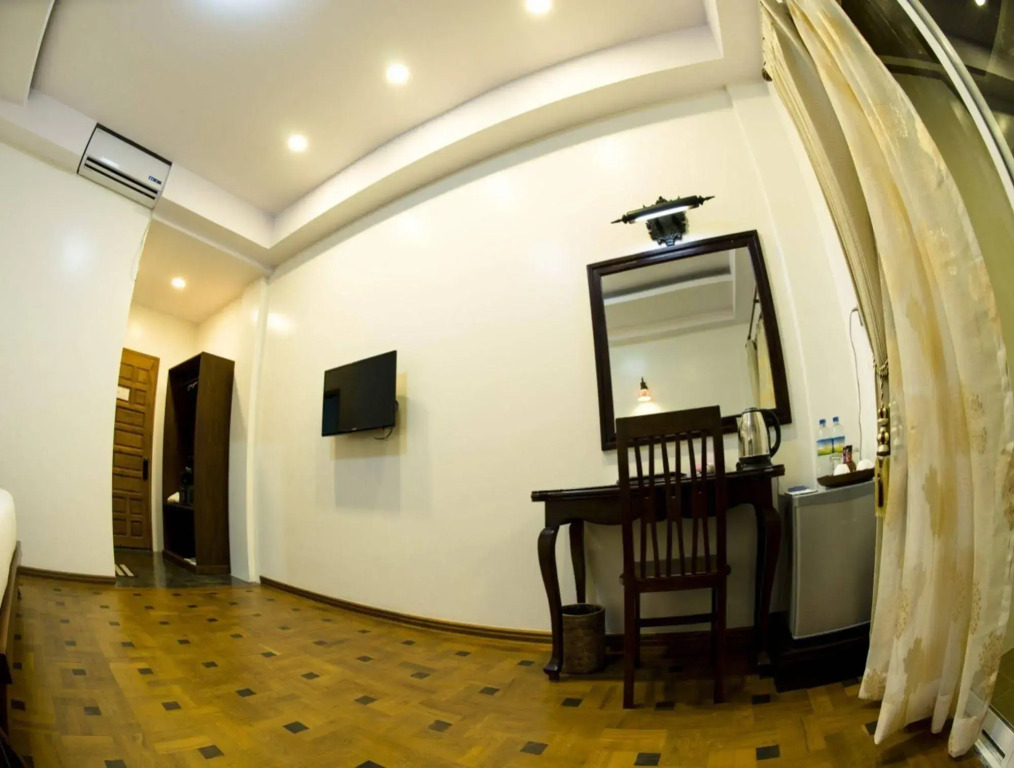 Yadanarpon Dynasty Hotel
