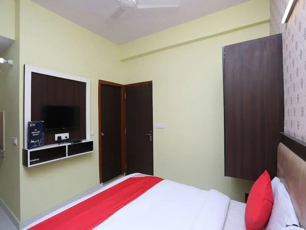 Chirag House By OYO Rooms