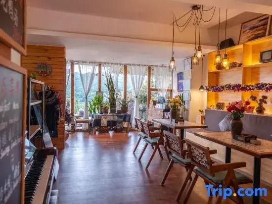 Yuanyang Huaweiwo No.2 Inn (Duoyishu Terraced Field Sunrise Inn)