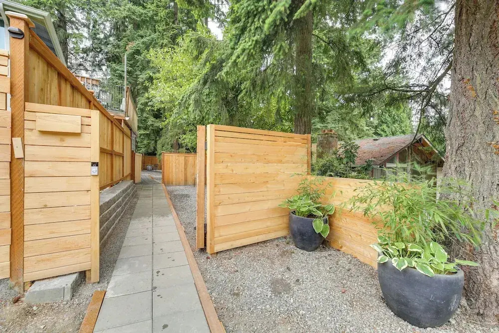 Patio & Grill: Dog-friendly Redmond Getaway!