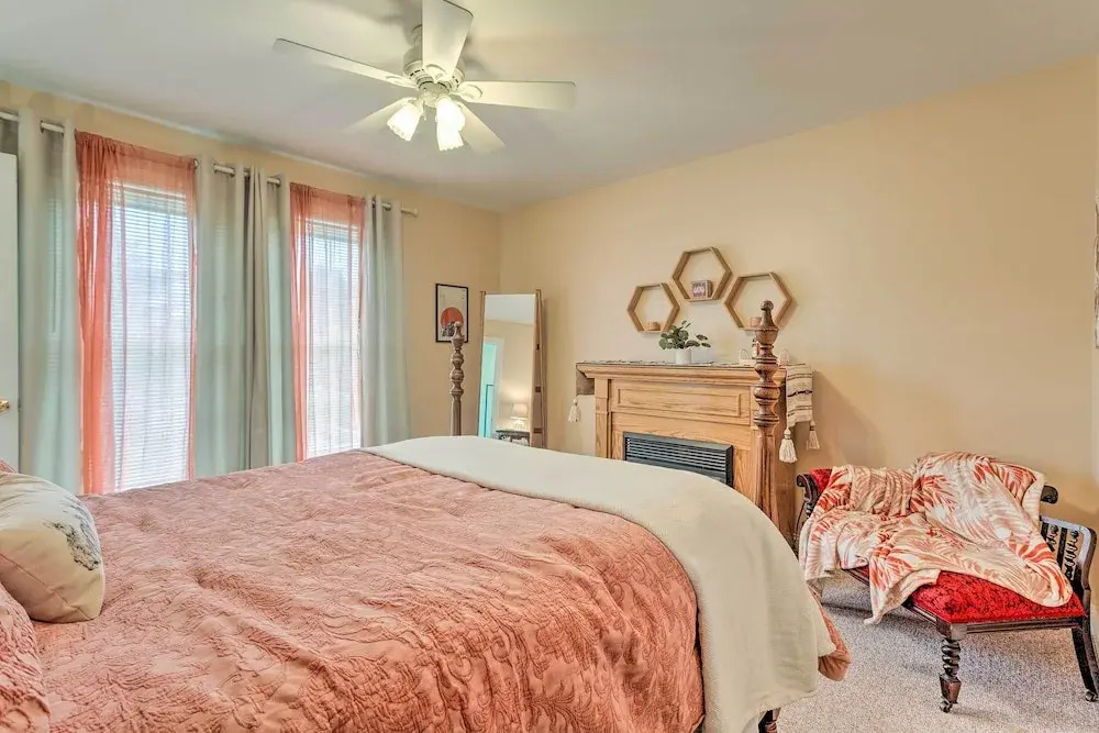 South Kingstown Vacation Rental: 2 Mi to Beach!