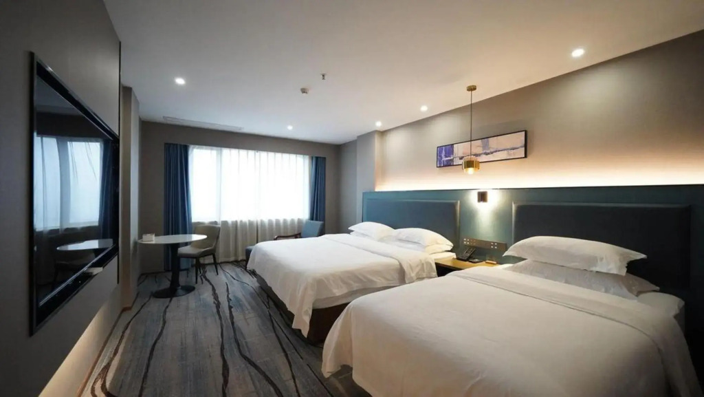 Liangjing Grand Hotel (Jingdezhen People's Square & Yuyaochang Park)