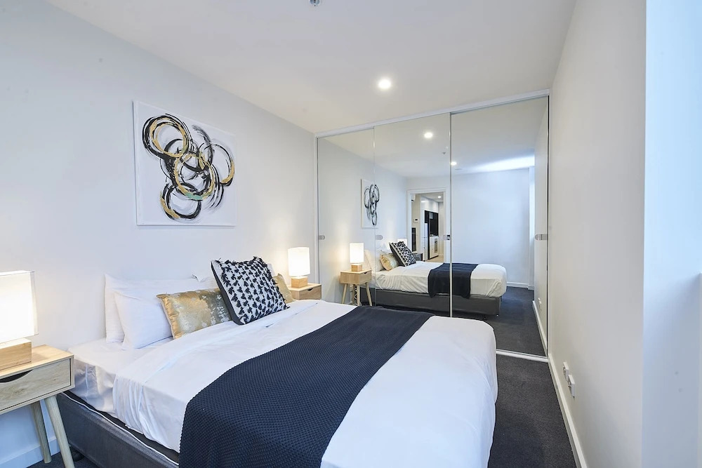 Mega Style Apartments The International