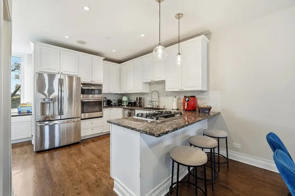 River West Modern 4-bd Home With Patio Balcony
