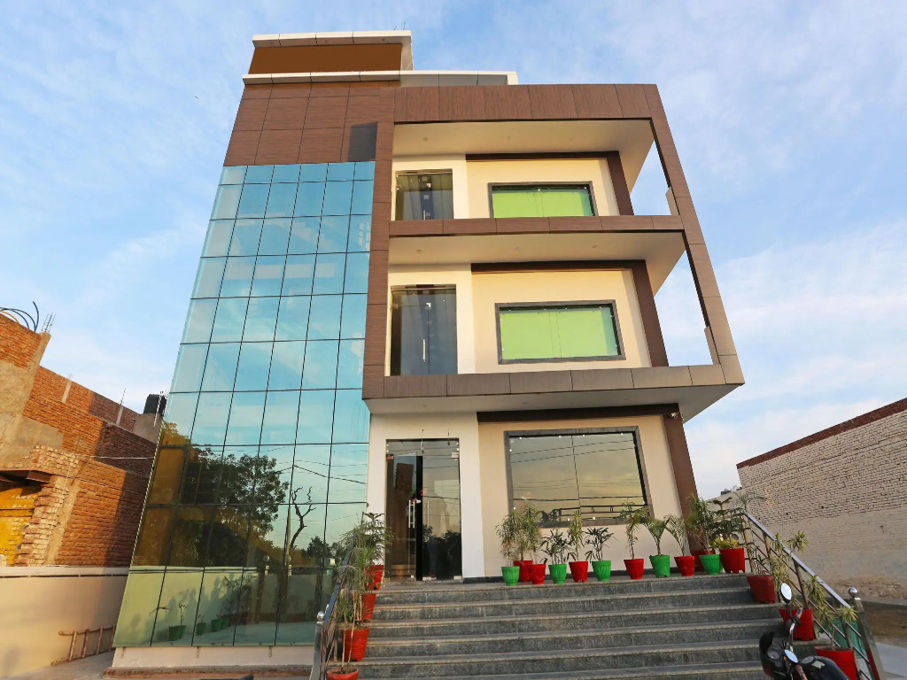 FabHotel Aakarshan Paradise