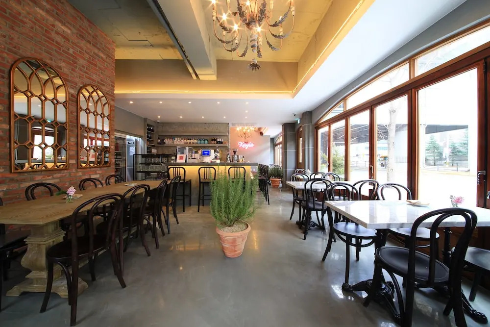 Kayla Hotel