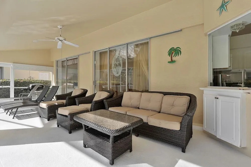 Sunbury Court Home