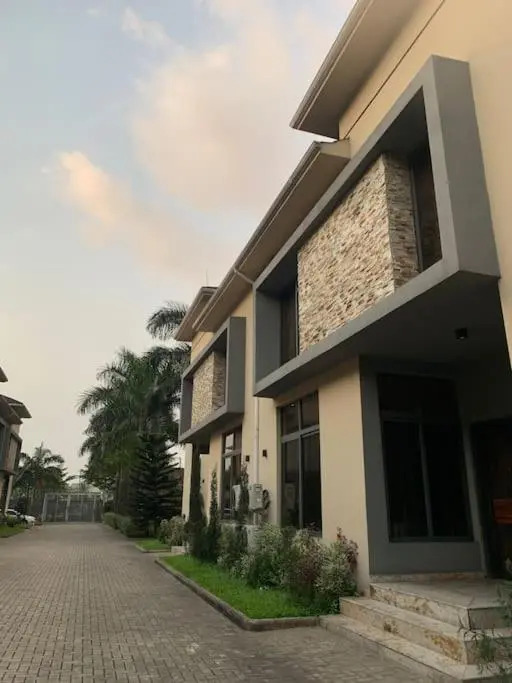 Serviced 3 Bedroom Rental with Pool and Gym