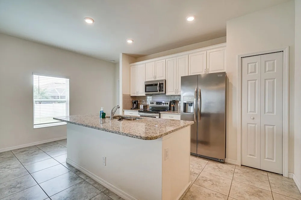 Dog-friendly Home w/ Screened Porch in Cape Coral!