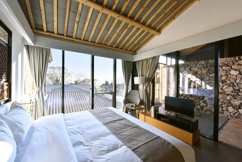The Rock Hotel