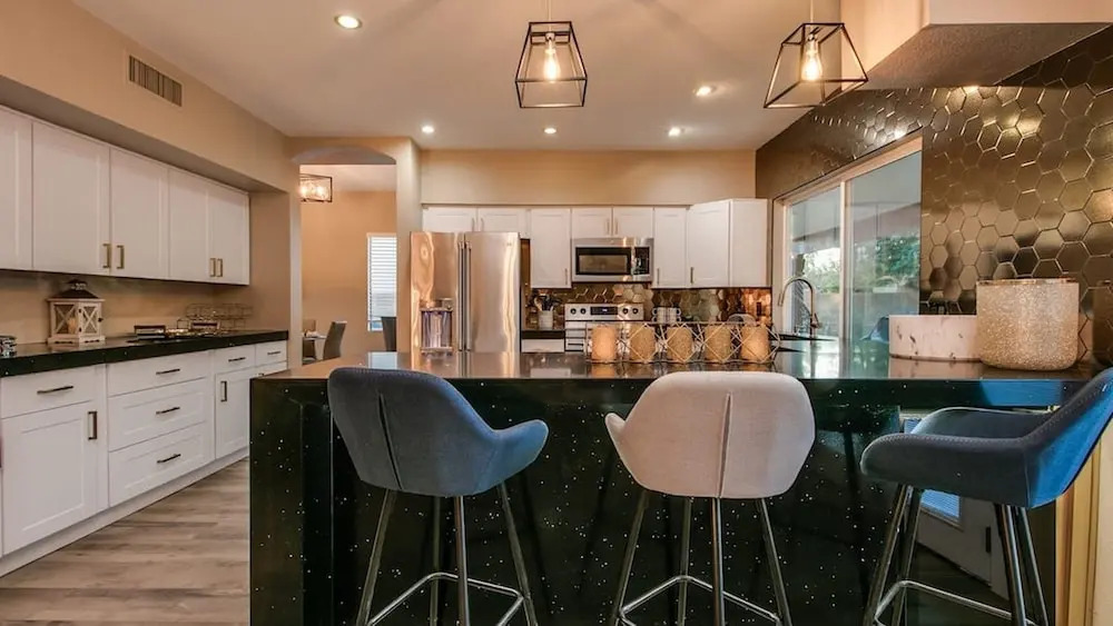 Amazing Remodeled Scottsdale 5 Bdrm W/pool!