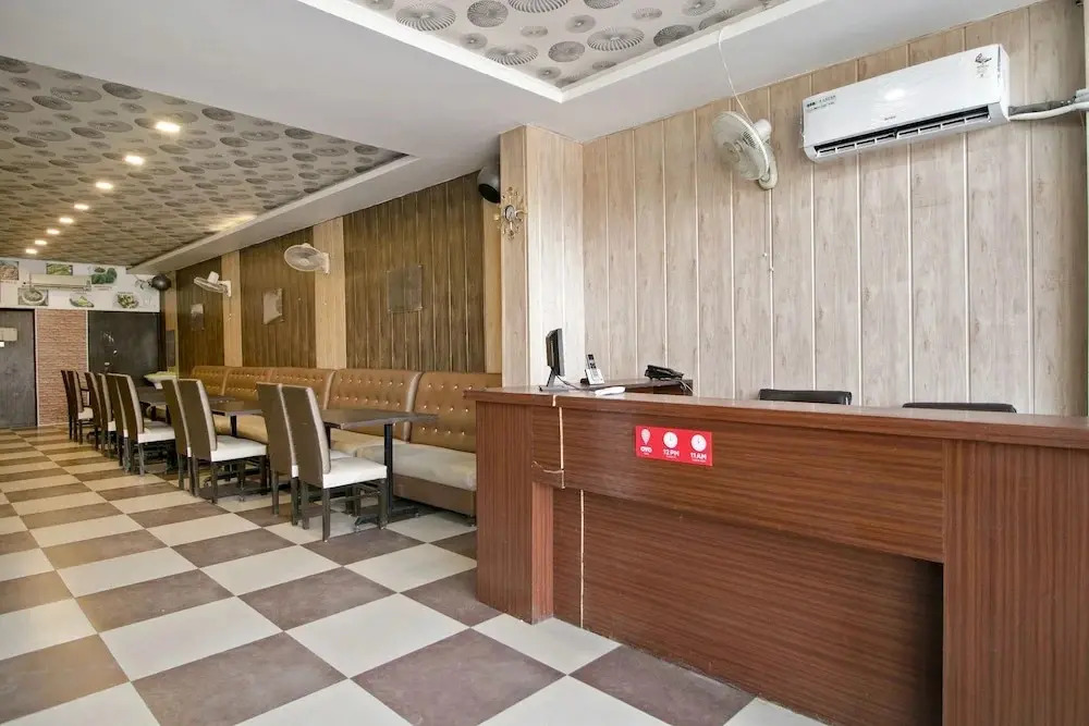 Crown Resort And Restaurent by OYO Rooms