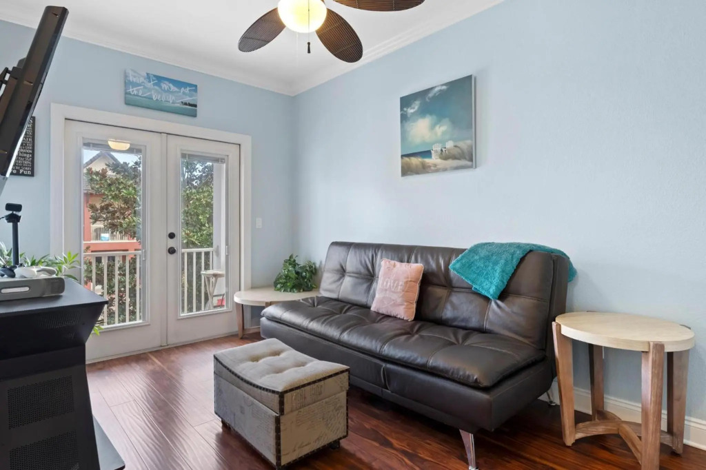 Champagne and Roses Fr 218 Tahitian Way 4BR 3BA 12