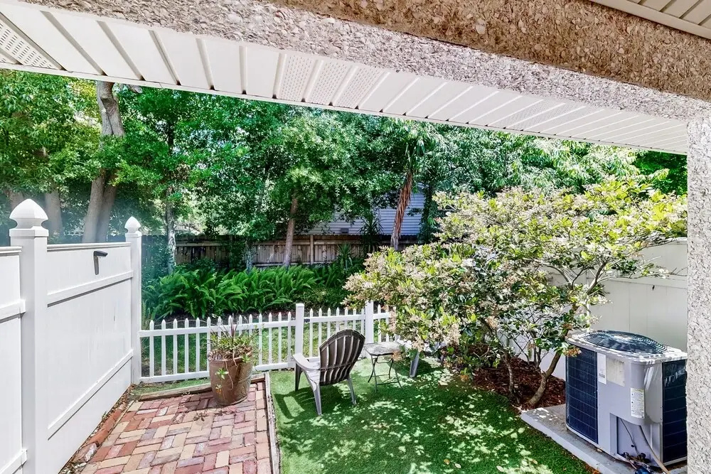 Inviting Condo With an Outdoor Pool, Washer/dryer, & AC - Near the Beach
