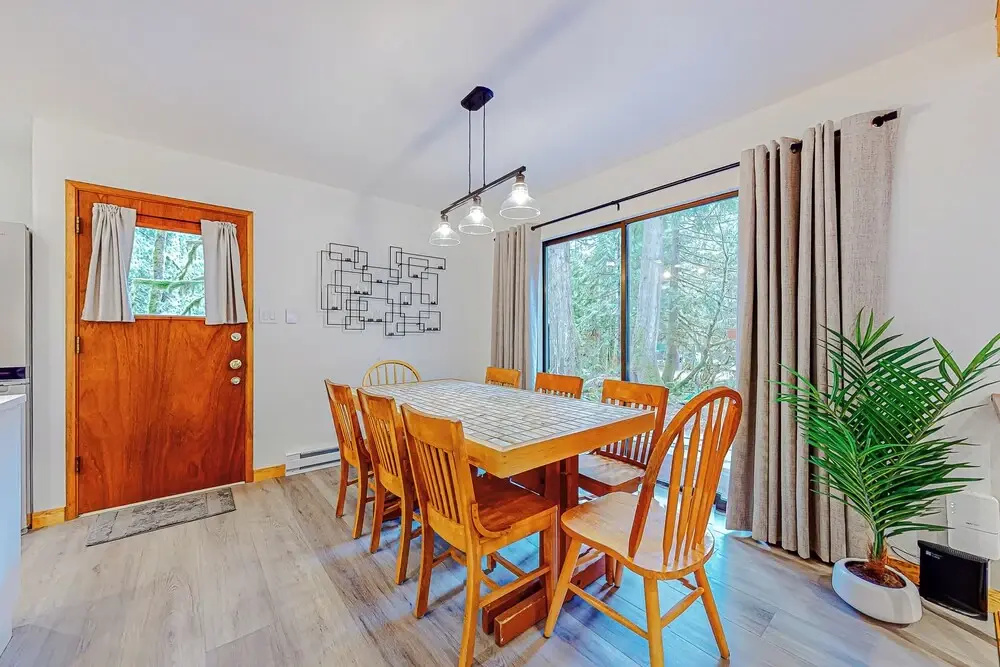 Forested 4 BR w/ Games, Fire Pit & Wood Stove