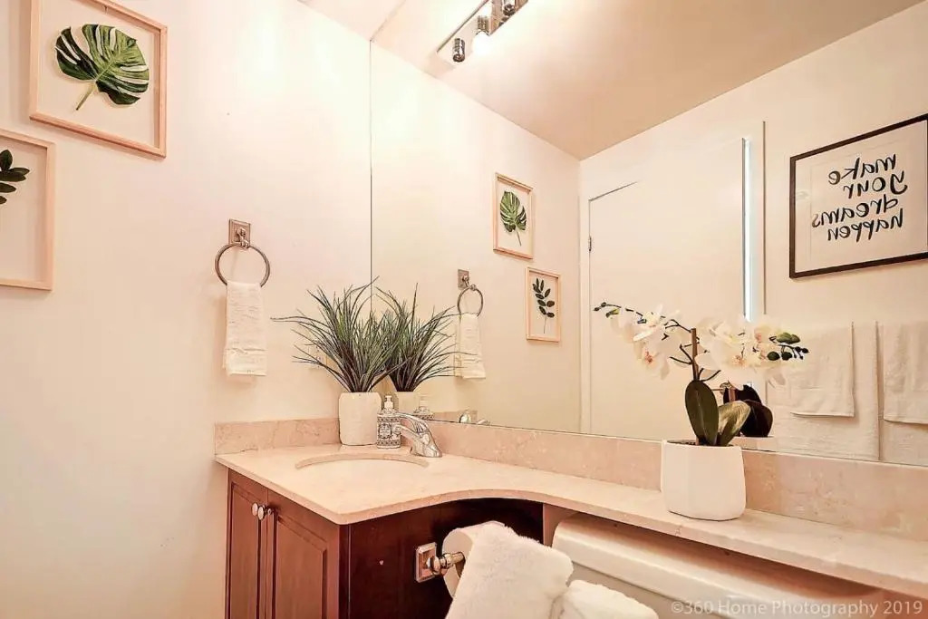 Instant Suites- Luxurious 1BR in Heart of Downtown with Balcony