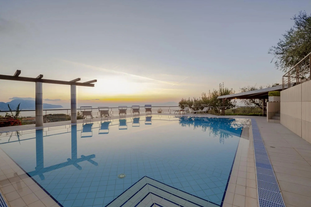 Luxury villa with marvellous terrace overlooking the sea-VILLA LILIANA