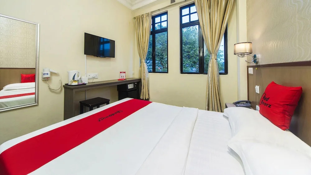RedDoorz Plus near Lavender Street