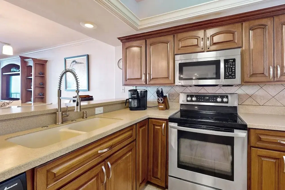 3BR Gulf-view Resort Condo: Suntide III - Unit 605