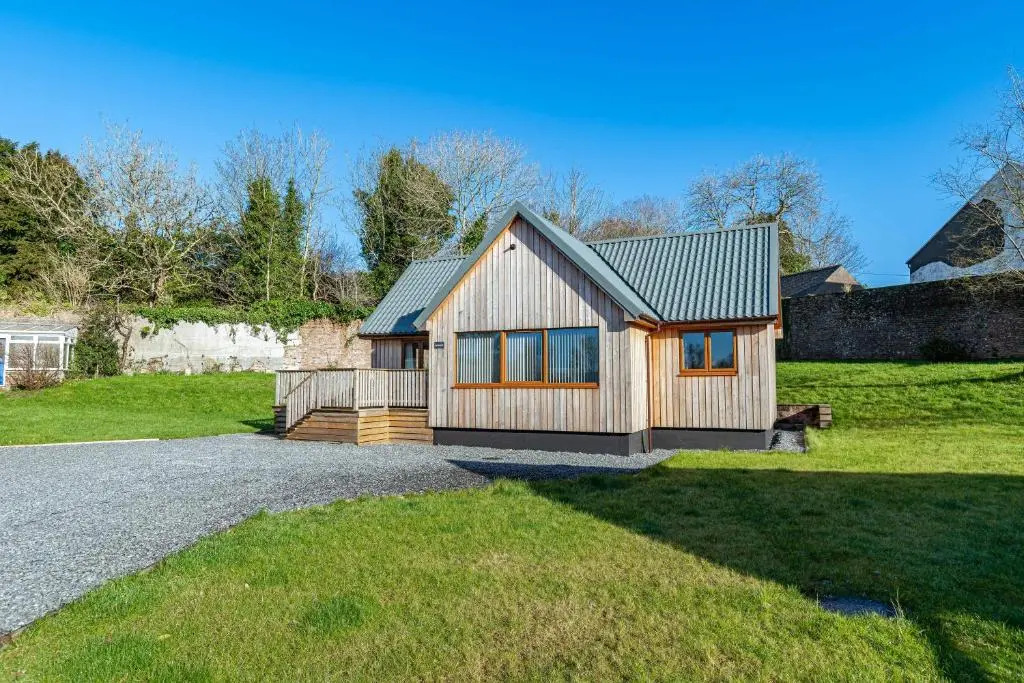 Kestrel Lodge 7 with Hot Tub