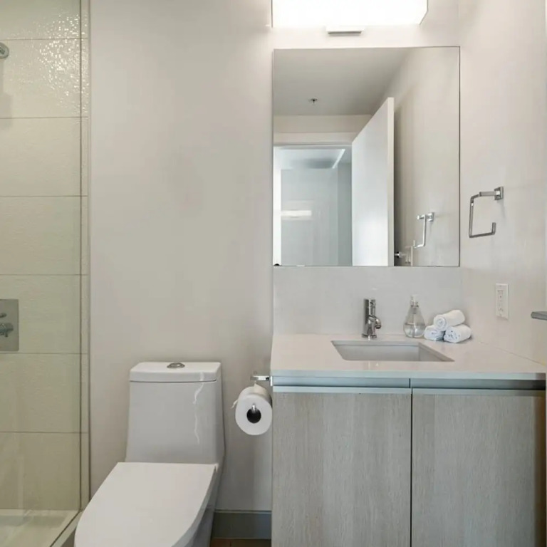 DT Upscale Corner Unit Tower Views Free Parking