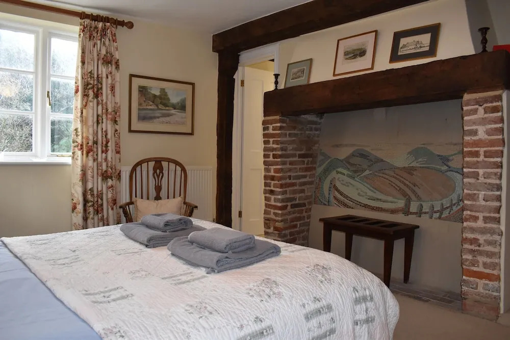 Whitefriars, Rye - central location with parking for 3 cars - large family home