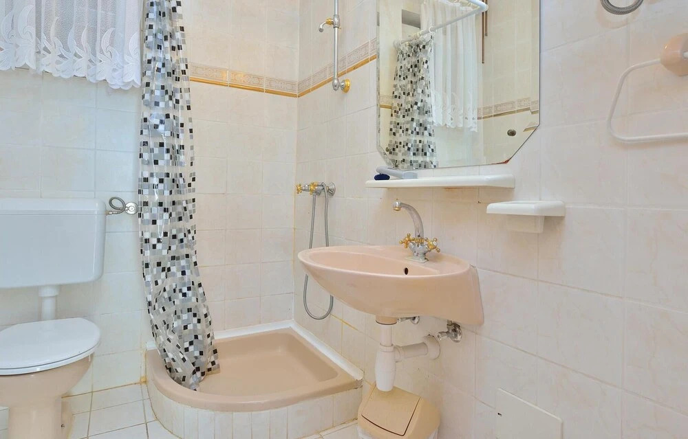 Beautiful Home in Seline With Sauna, Wifi and 7 Bedrooms