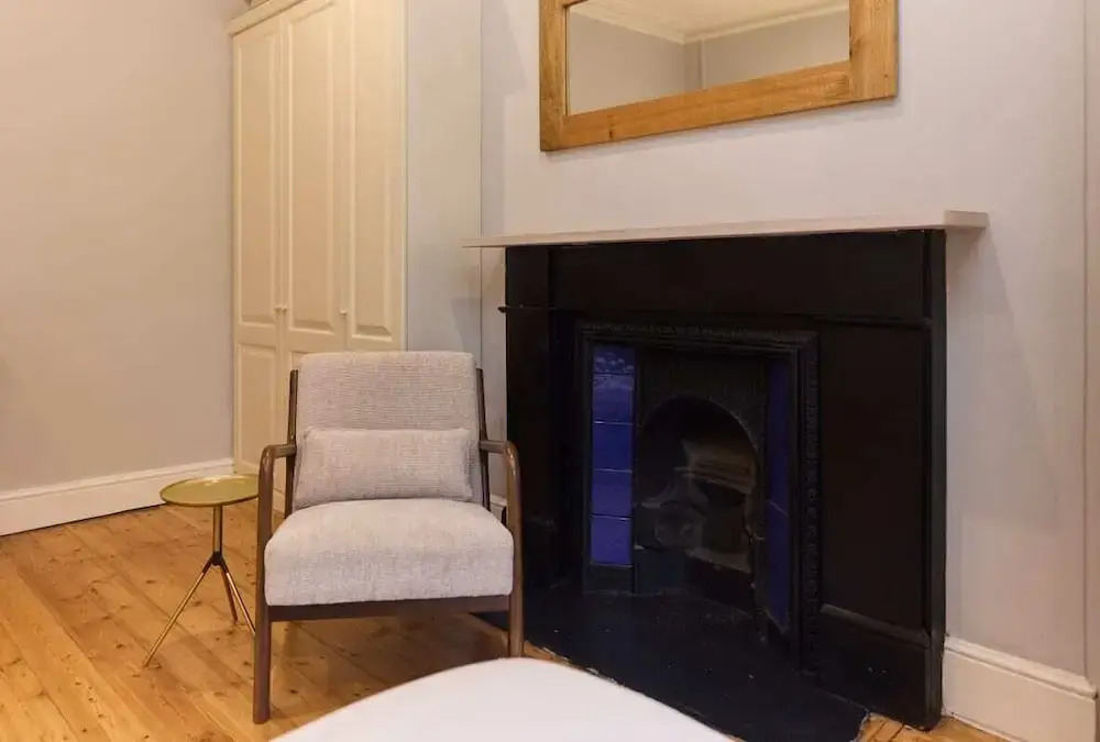 The West Kensington Hideout - Cozy 2bdr Flat With Garden