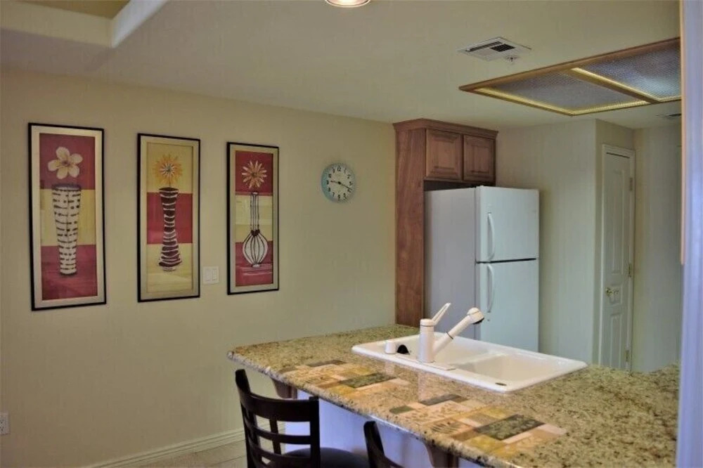 Bobitsky and Gomez - 2 Br Condo