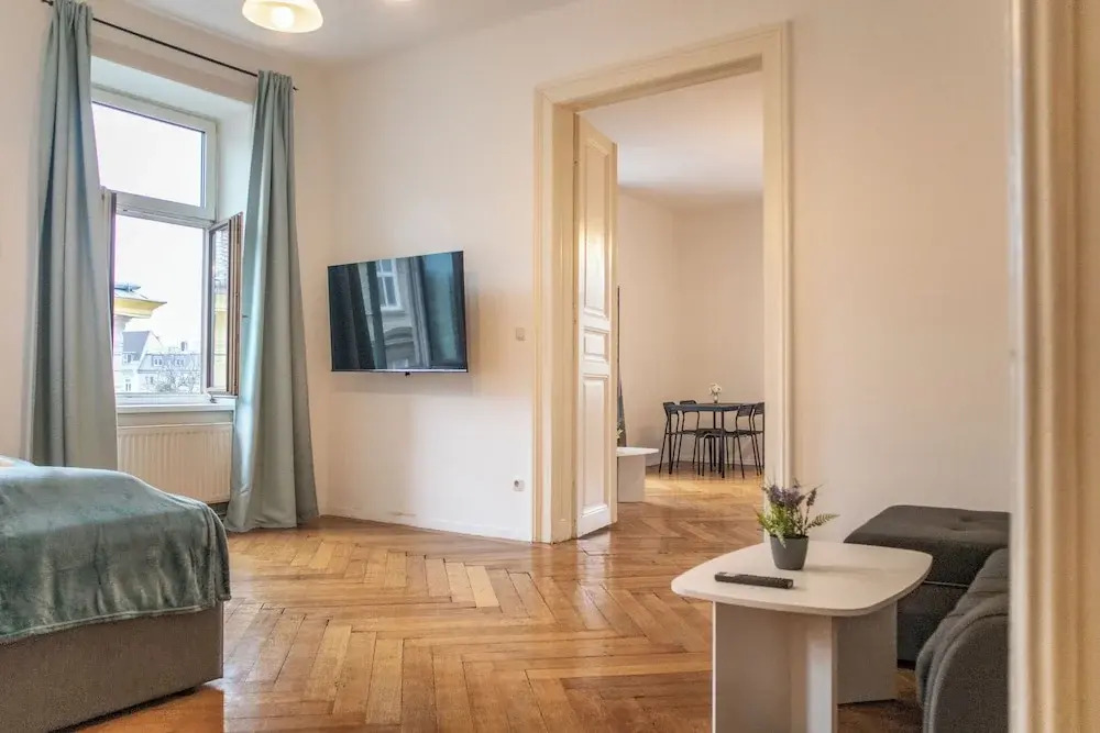 Ideal Group Stay 2 Apartments With WiFi