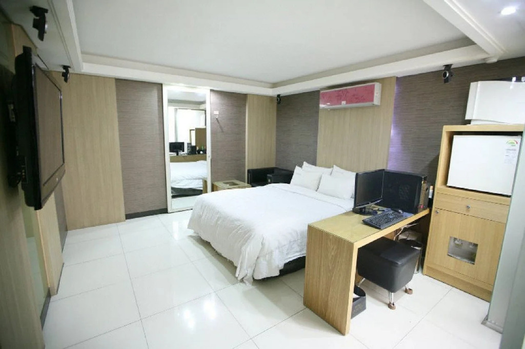 Hit Hotel
