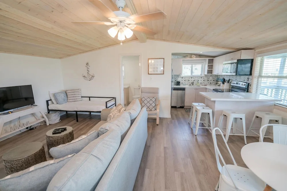 Cast A Waves 2 Bedroom Home