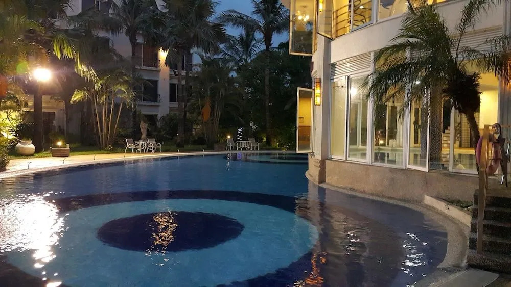 Yifeng Business Motel
