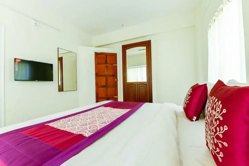 OYO 11328 Hotel Chandrika Residency