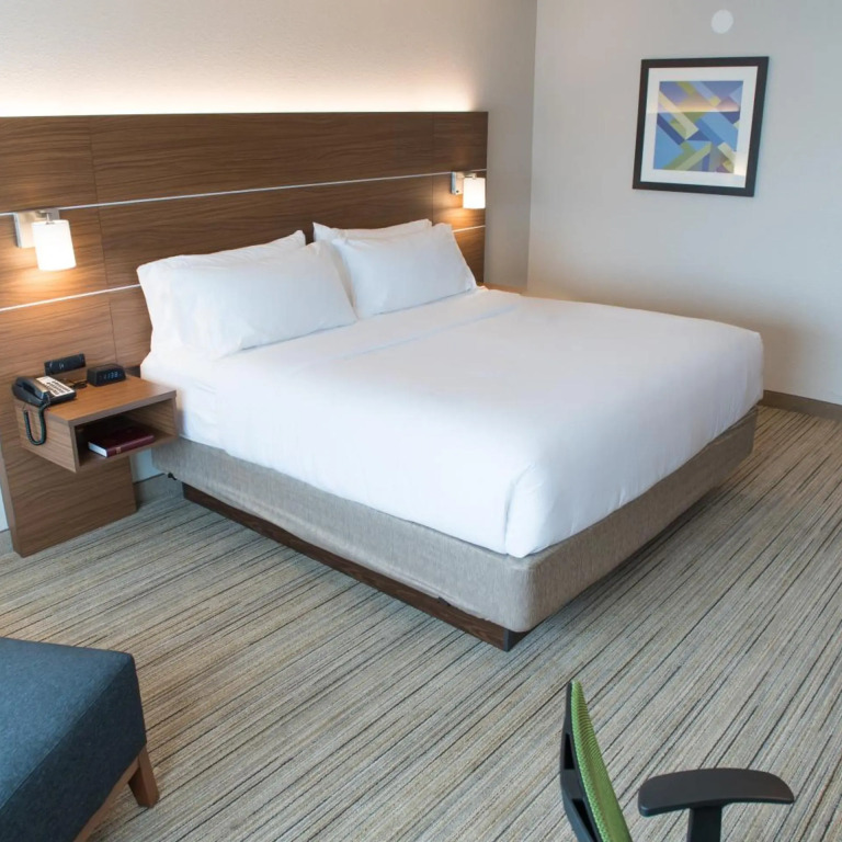 Holiday Inn Express & Suites Dayton North - Vandalia by IHG